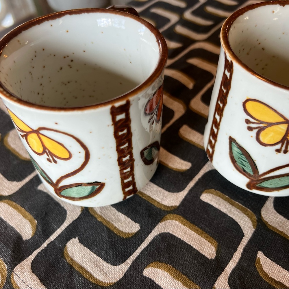๐งก๐ Vintage 1970s Pair of Speckled Stoneware Mugs - Picture 7 of 10